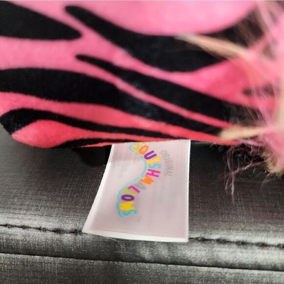 New Squishmallows 7" Ester Valentine's Buddy Buckets Safiya - Picture 3 of 5